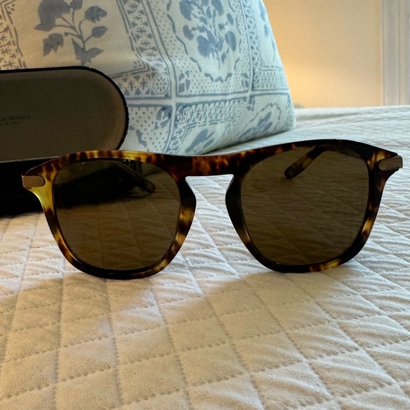 Bottega Veneta tortoise sunglasses - Picture 4 of 7